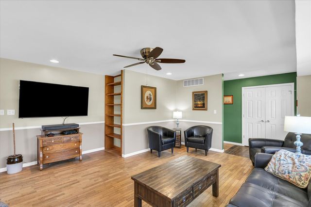 606 S JEFFERSON Street, Mahomet, IL 61853