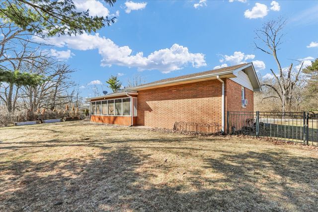 606 S JEFFERSON Street, Mahomet, IL 61853