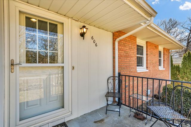 606 S JEFFERSON Street, Mahomet, IL 61853