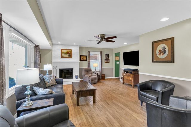 606 S JEFFERSON Street, Mahomet, IL 61853