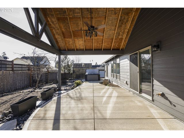 612 N 6TH St, Carlton, OR 97111