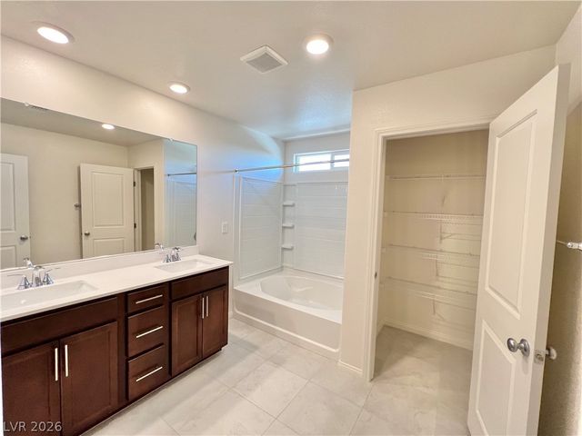 8646 Valley Village Street, Las Vegas, NV 89113