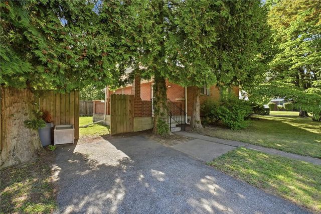 2726 West Livingston Street, Allentown City, PA 18104