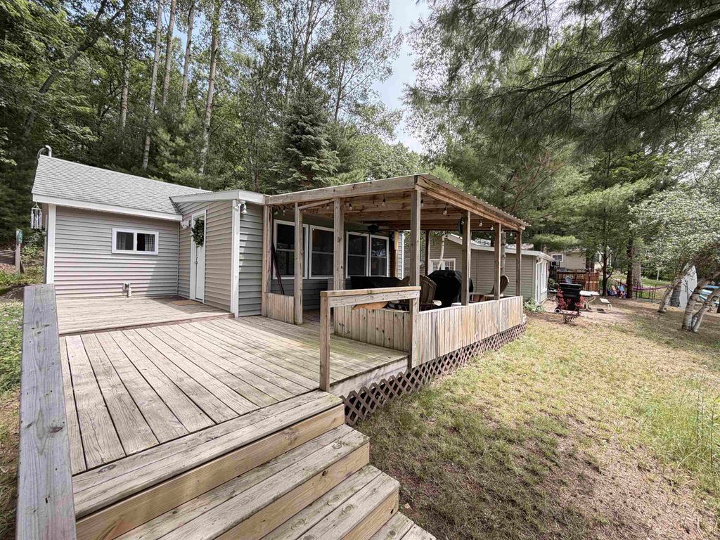961 Lake Drive, Harrison, MI 48625