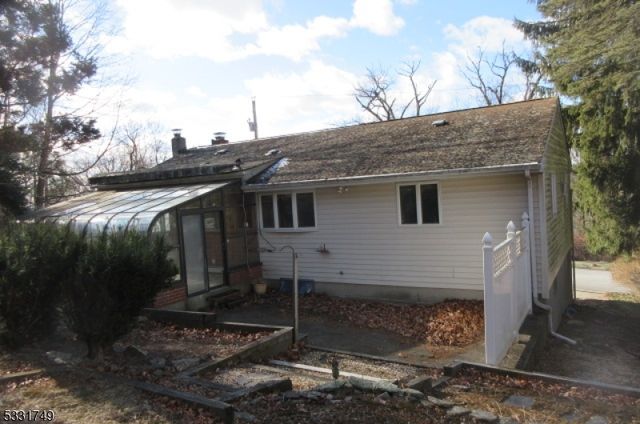 11 Overlook Ter, Ringwood Boro, NJ 07456