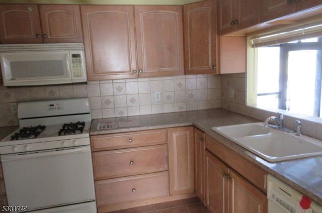 11 Overlook Ter, Ringwood Boro, NJ 07456