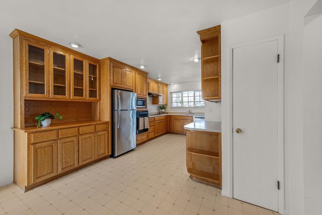 24825 Santa Clara St, Hayward, CA 94544