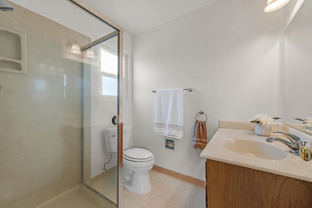 24825 Santa Clara St, Hayward, CA 94544