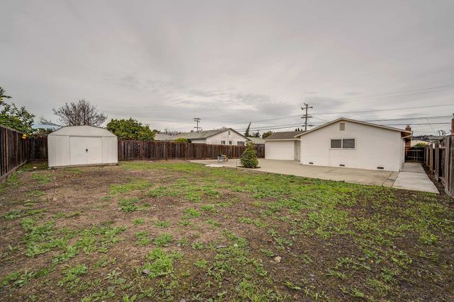 24825 Santa Clara St, Hayward, CA 94544
