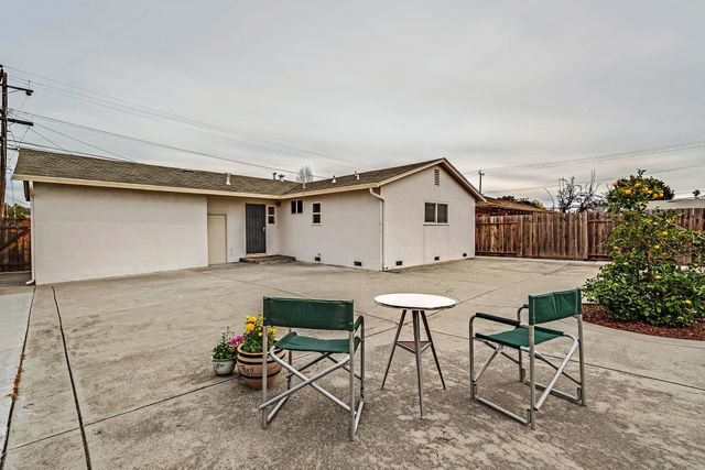 24825 Santa Clara St, Hayward, CA 94544