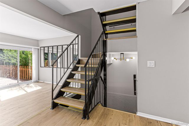 5232 Breeze Hill Place, Troy, MI 48098