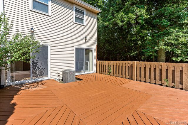 5232 Breeze Hill Place, Troy, MI 48098