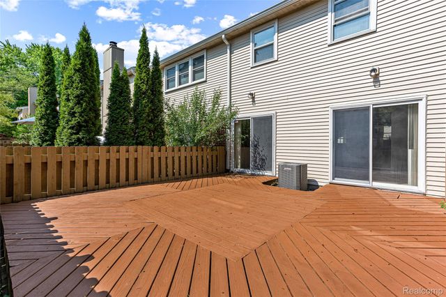 5232 Breeze Hill Place, Troy, MI 48098