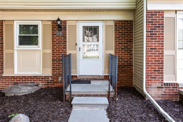 5232 Breeze Hill Place, Troy, MI 48098
