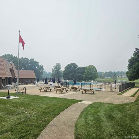 5232 Breeze Hill Place, Troy, MI 48098