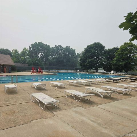 5232 Breeze Hill Place, Troy, MI 48098