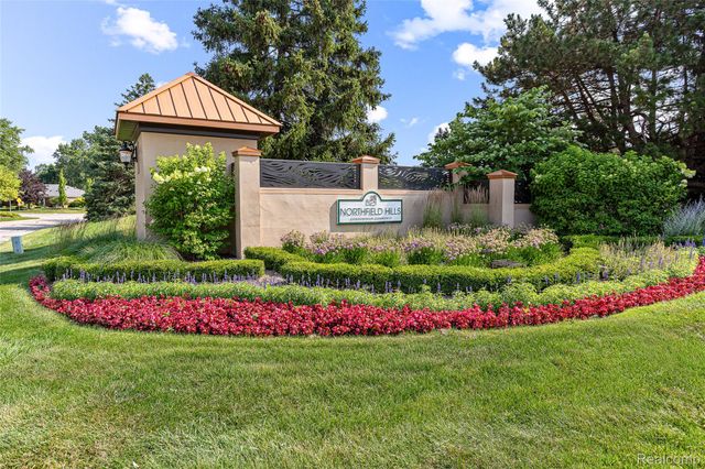 5232 Breeze Hill Place, Troy, MI 48098