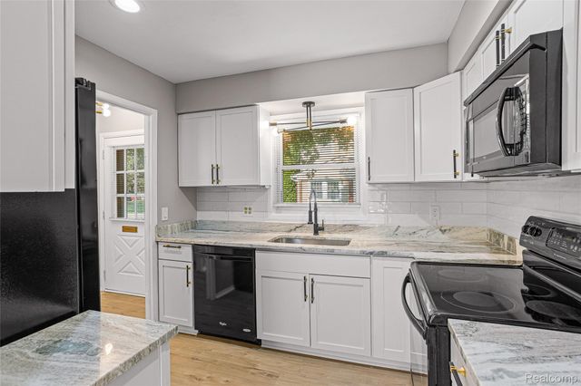 5232 Breeze Hill Place, Troy, MI 48098