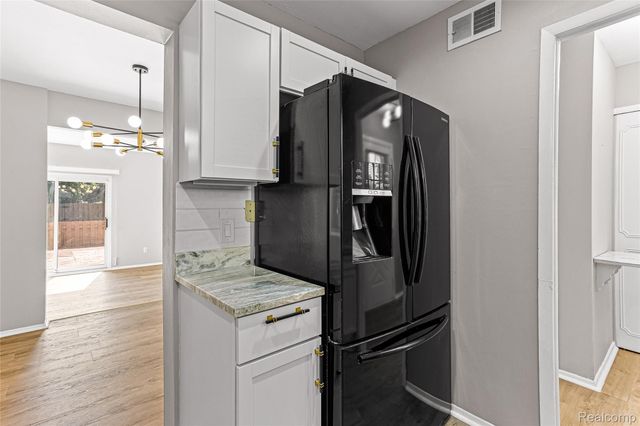 5232 Breeze Hill Place, Troy, MI 48098