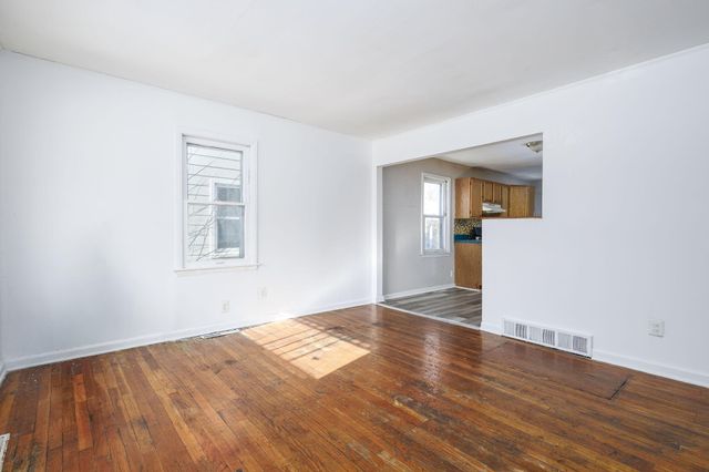 621 E Meyers Avenue, Hazel Park, MI 48030