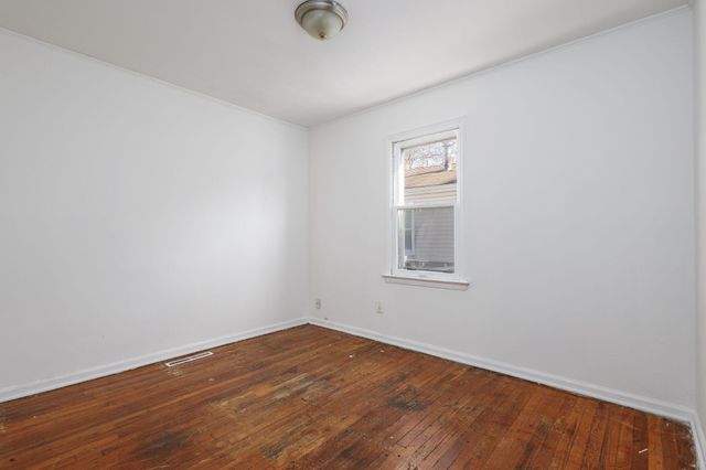 621 E Meyers Avenue, Hazel Park, MI 48030