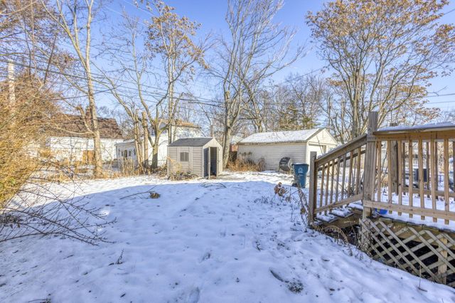 621 E Meyers Avenue, Hazel Park, MI 48030