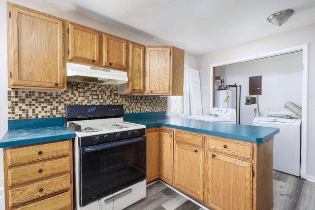 621 E Meyers Avenue, Hazel Park, MI 48030