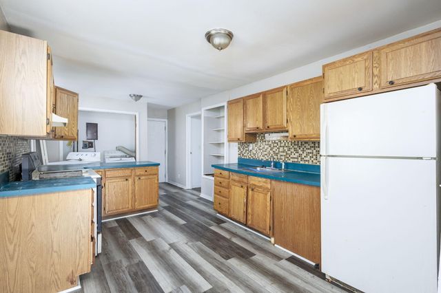 621 E Meyers Avenue, Hazel Park, MI 48030