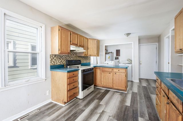 621 E Meyers Avenue, Hazel Park, MI 48030