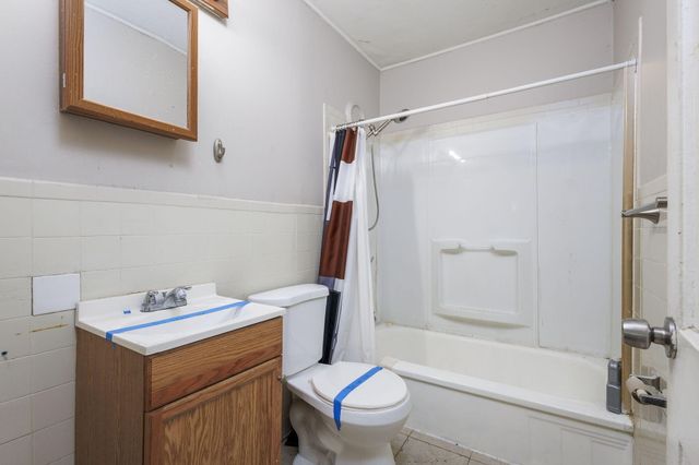 621 E Meyers Avenue, Hazel Park, MI 48030