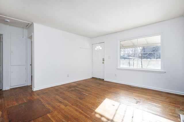 621 E Meyers Avenue, Hazel Park, MI 48030