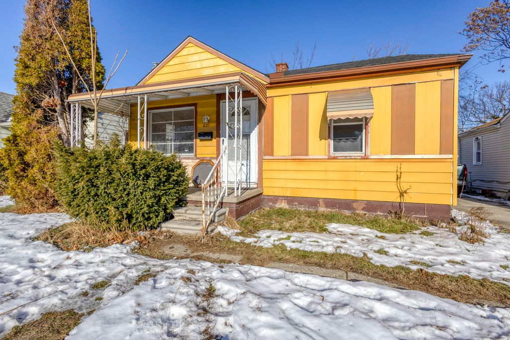 621 E Meyers Avenue, Hazel Park, MI 48030