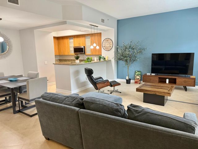 2609 NE 14th Avenue 106, Wilton Manors, FL 33334