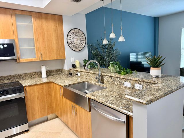 2609 NE 14th Avenue 106, Wilton Manors, FL 33334