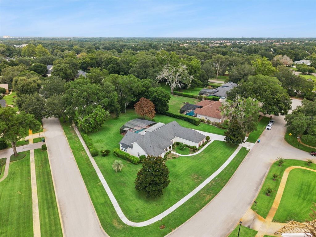 Image 10 of property listing at 2512 TRYON PLACE, Windermere, FL 34786