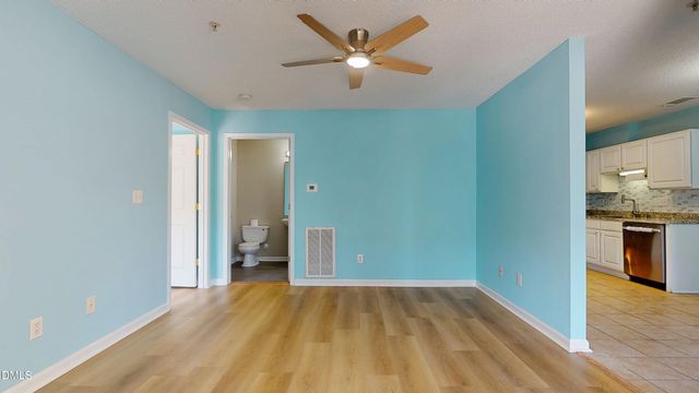 2501 Hunstcroft 100, Raleigh, NC 27617
