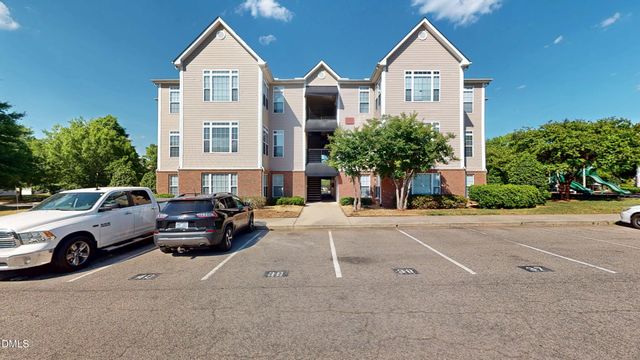 2501 Hunstcroft 100, Raleigh, NC 27617