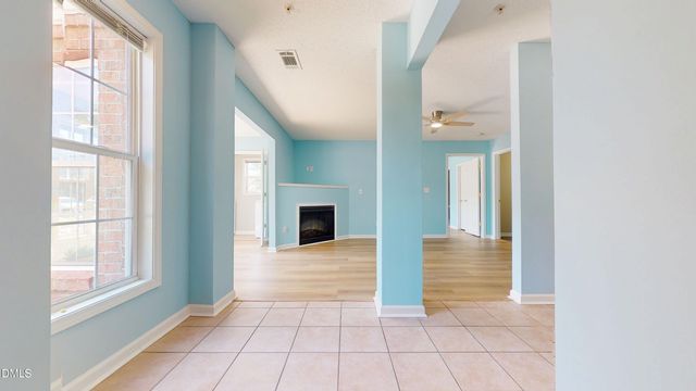 2501 Hunstcroft 100, Raleigh, NC 27617