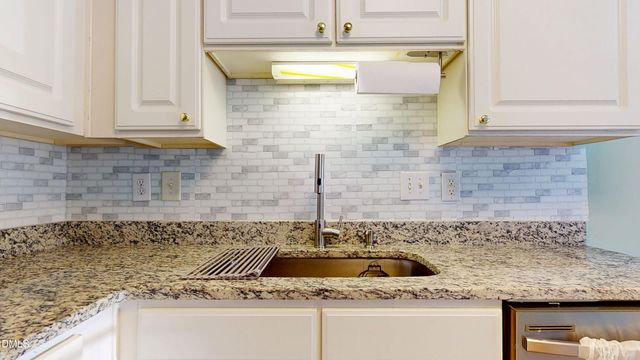2501 Hunstcroft 100, Raleigh, NC 27617