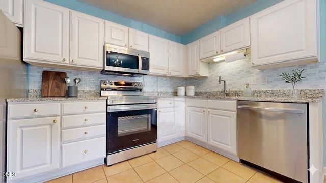 2501 Hunstcroft 100, Raleigh, NC 27617