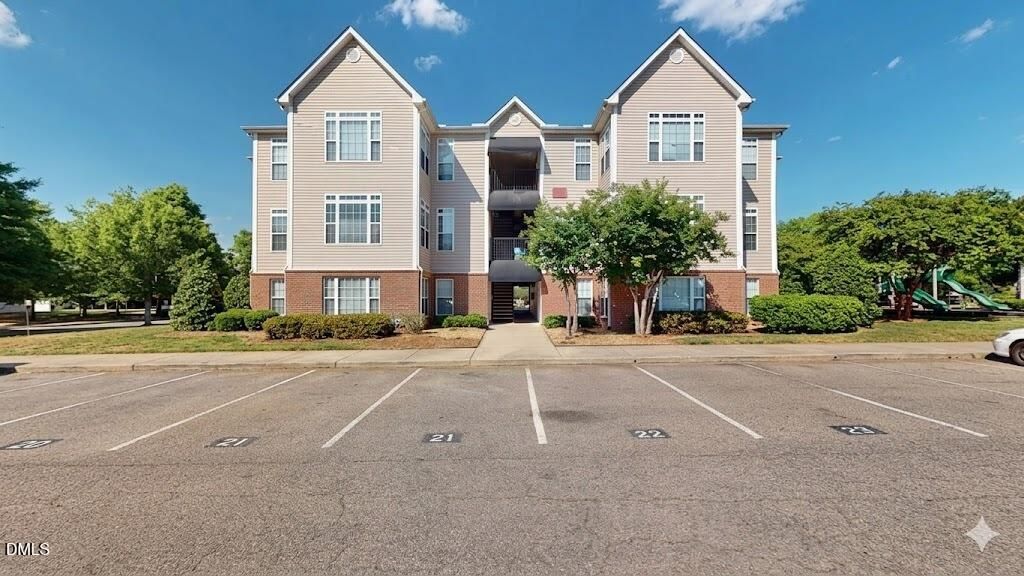 2501 Hunstcroft 100, Raleigh, NC 27617