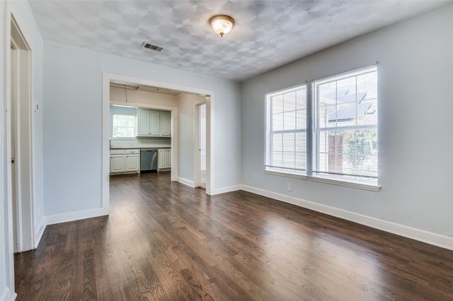 511 Archer Avenue, Cockrell Hill, TX 75211