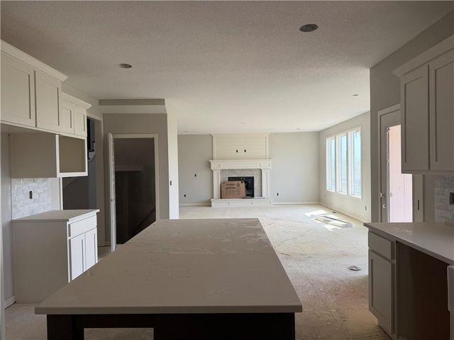 19799 W 114th Place, Olathe, KS 66061