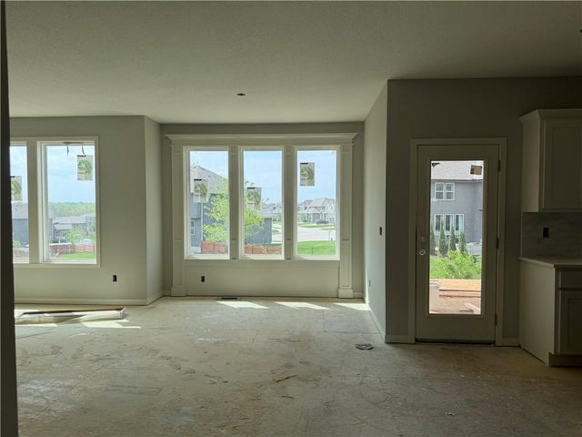 19799 W 114th Place, Olathe, KS 66061