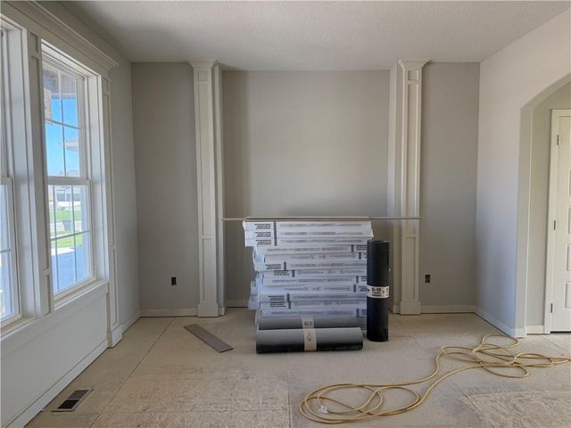 19799 W 114th Place, Olathe, KS 66061