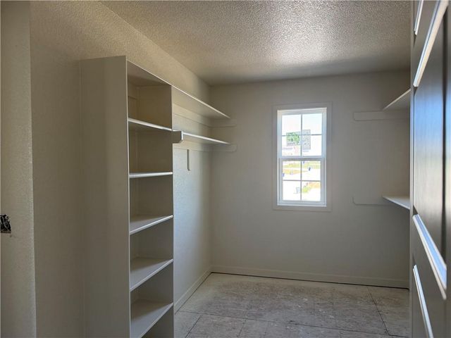 19799 W 114th Place, Olathe, KS 66061
