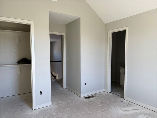 19799 W 114th Place, Olathe, KS 66061