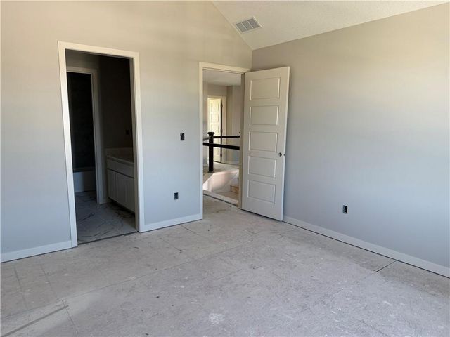 19799 W 114th Place, Olathe, KS 66061