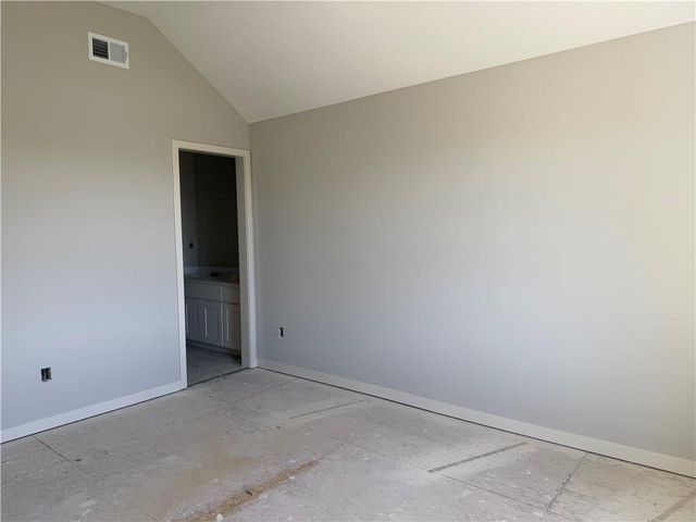 19799 W 114th Place, Olathe, KS 66061