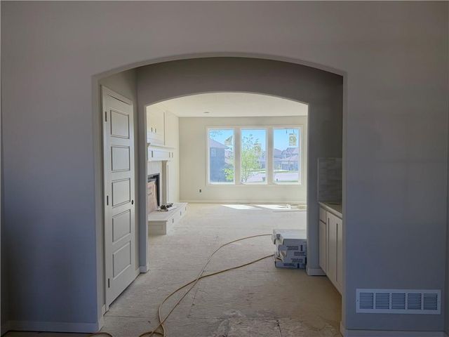 19799 W 114th Place, Olathe, KS 66061
